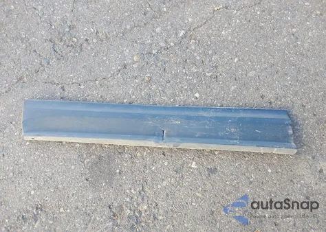 2018 Chevrolet Equinox Premier z USA, uszkodzony, nr VIN 3GNAXXEU5JS591741